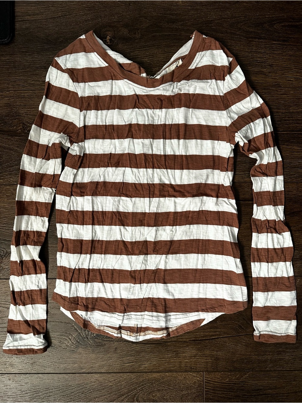 Pact Women's Fawn Stripe Easy Slub Twist Back Long Sleeve Size: Small